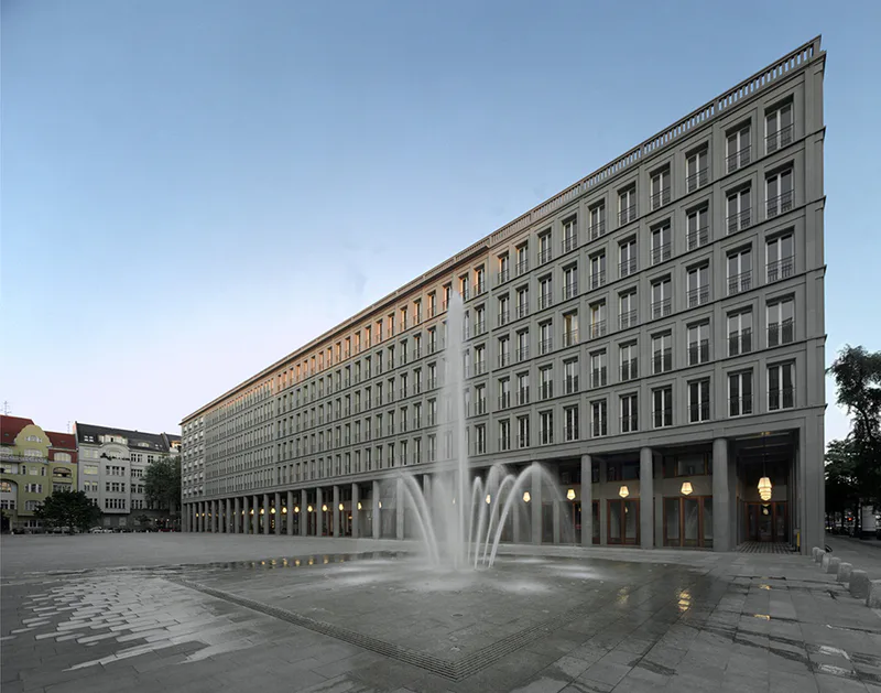 Leibniz Colonnade — Berlin, Germany: lighting design view 1 of 4, by Lichtvision