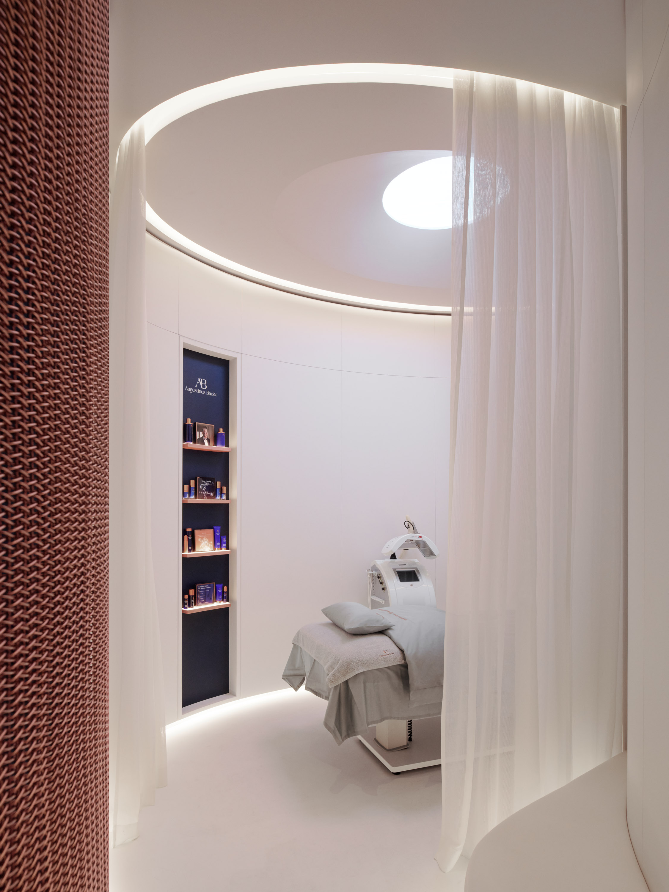 AUGUSTINUS BADER x LANSERHOF — London, United Kingdom: lighting design view 6 of 9, by Lichtvision