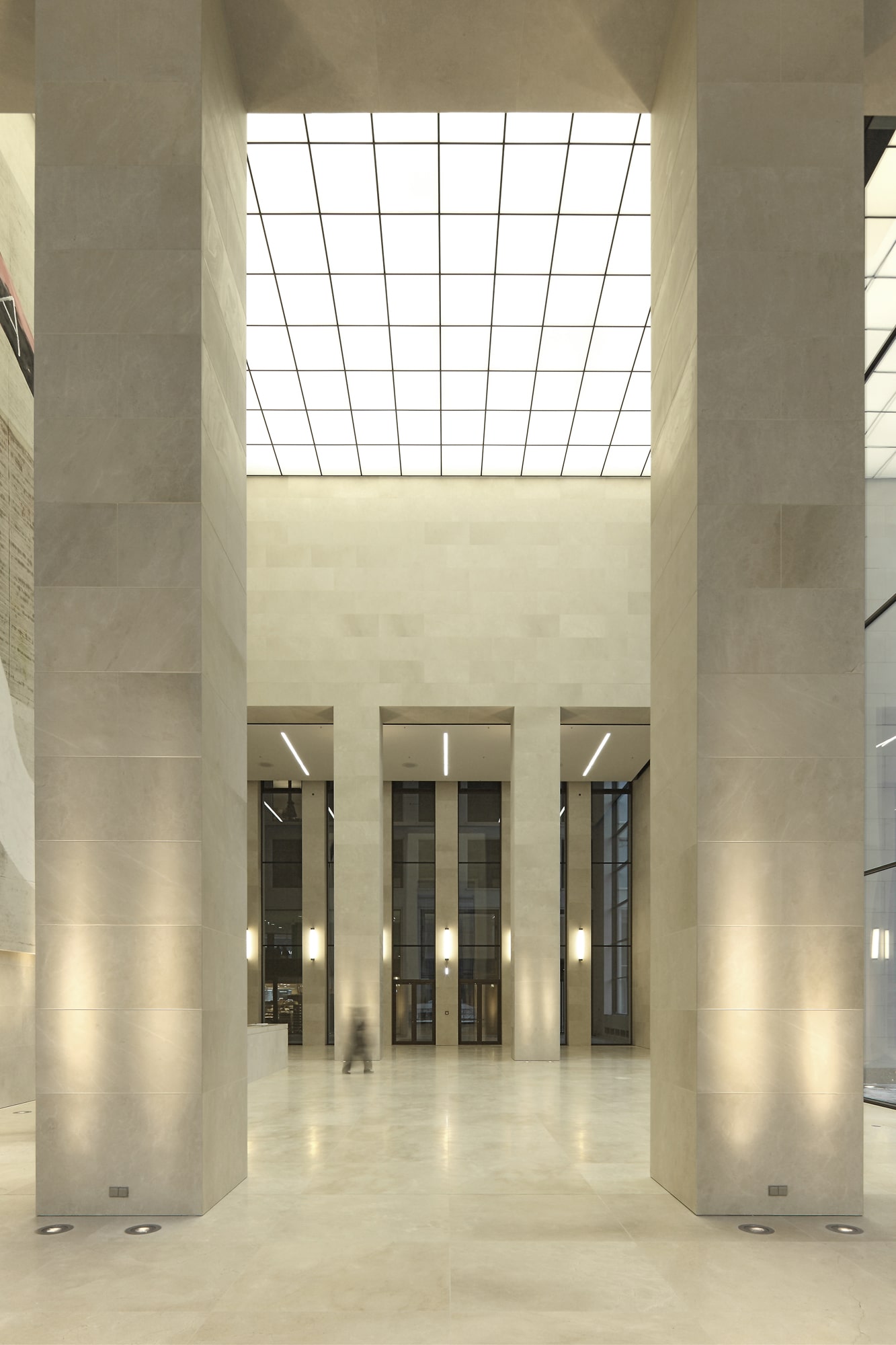 Opernturm Frankfurt — Frankfurt, Germany: lighting design view 1 of 8, by Lichtvision