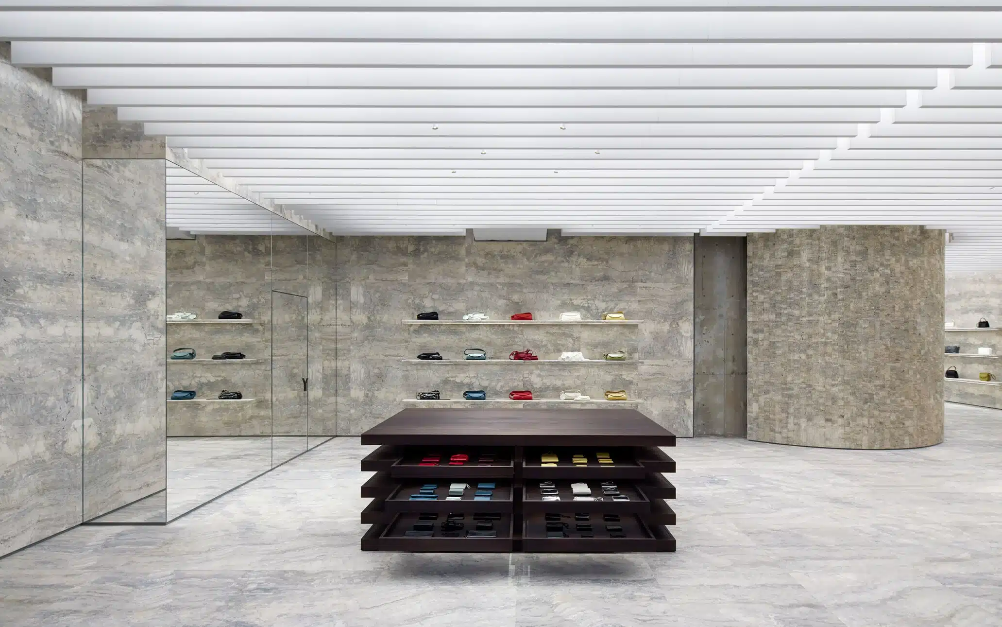 Jil Sander Tokyo Ginza — Tokyo, Japan: architektonische Lichtplanung von Lichtvision (Architektur von Casper Mueller Kneer)