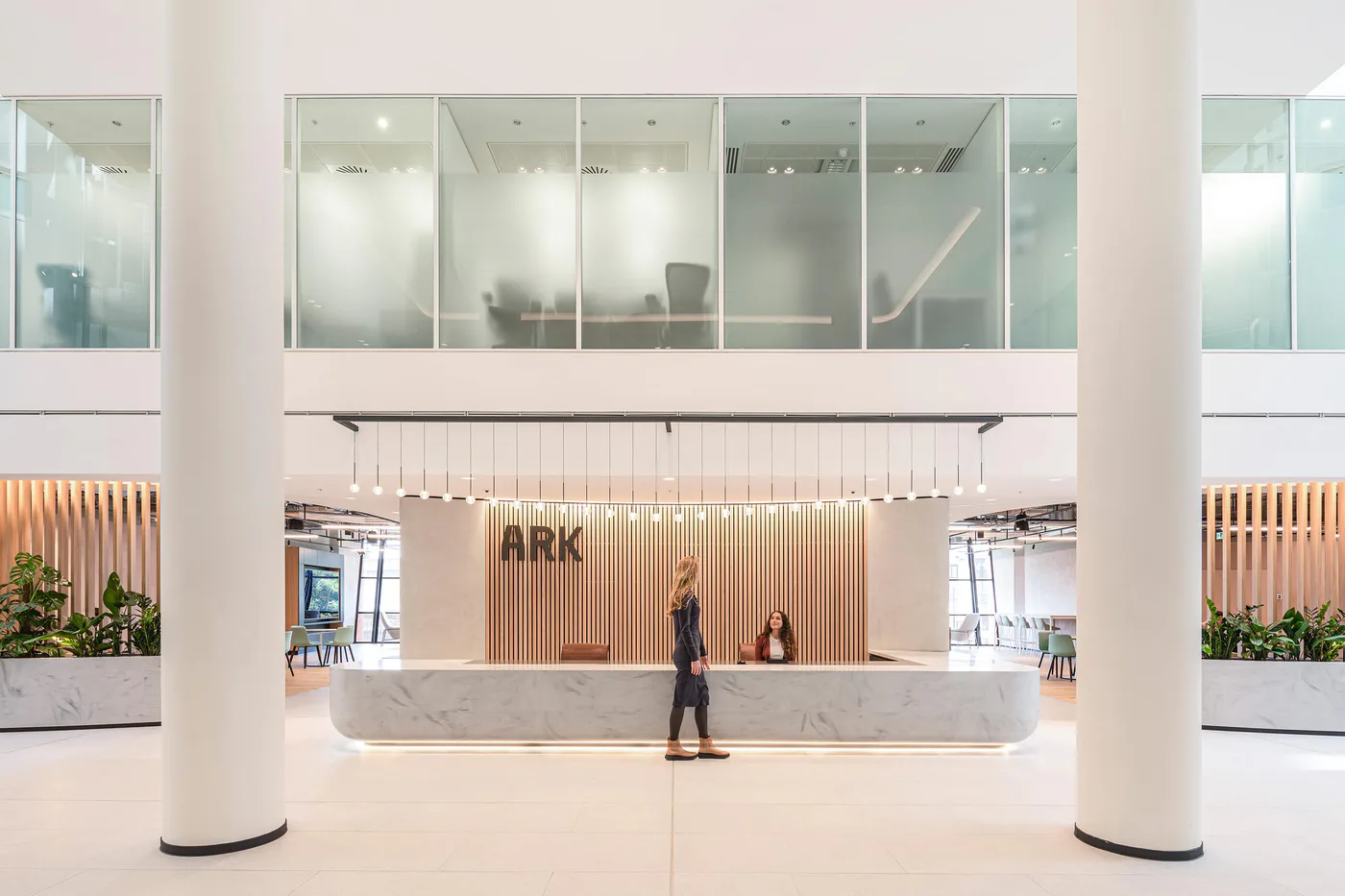The Ark, Hammersmith — Londres, Reino Unido: iluminación, vista 1 de 5, de Lichtvision