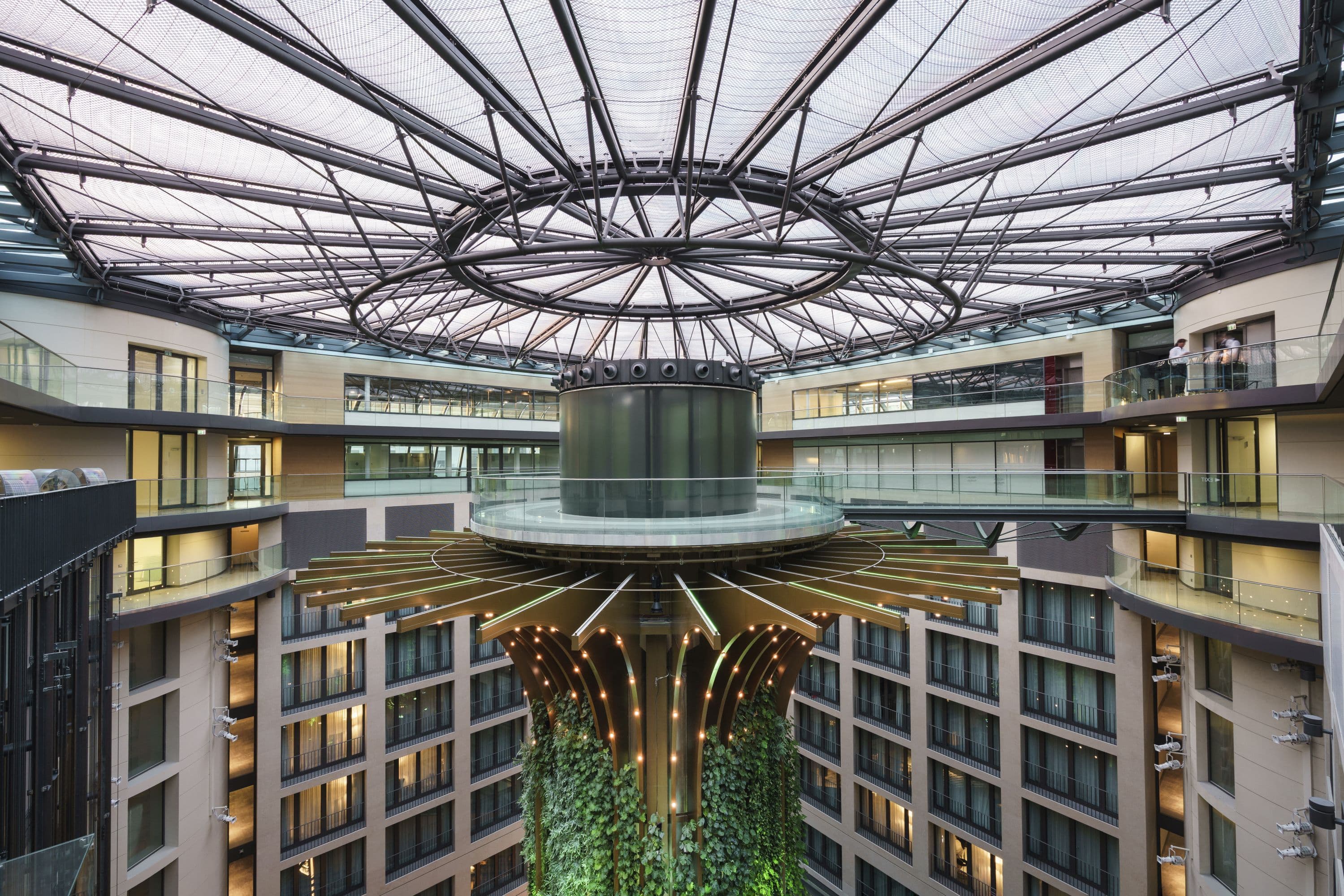 The Living Tree at the Radisson — Berlín, Alemania: iluminación, vista 3 de 6, de Lichtvision