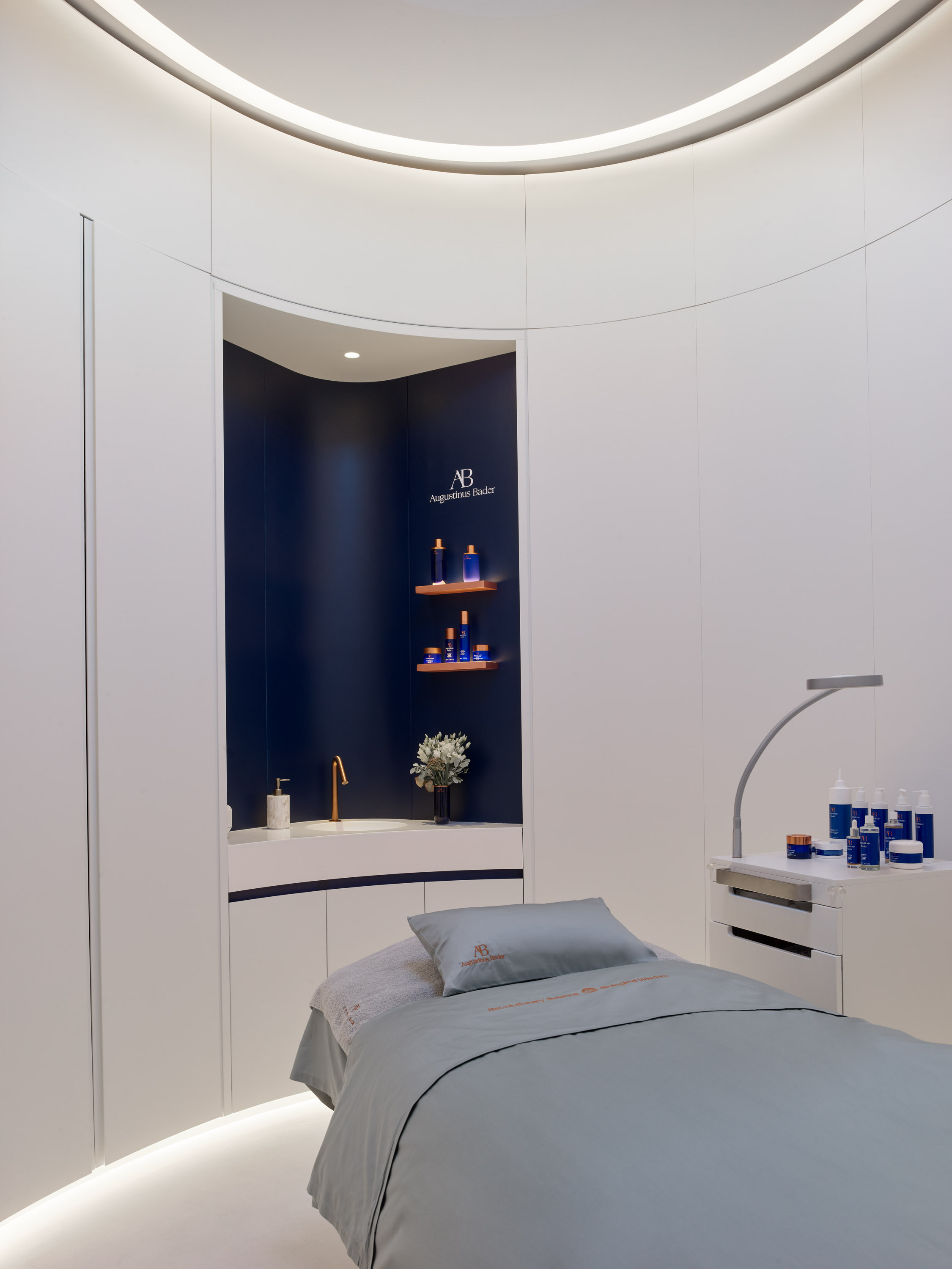 AUGUSTINUS BADER x LANSERHOF — London, United Kingdom: lighting design view 7 of 9, by Lichtvision