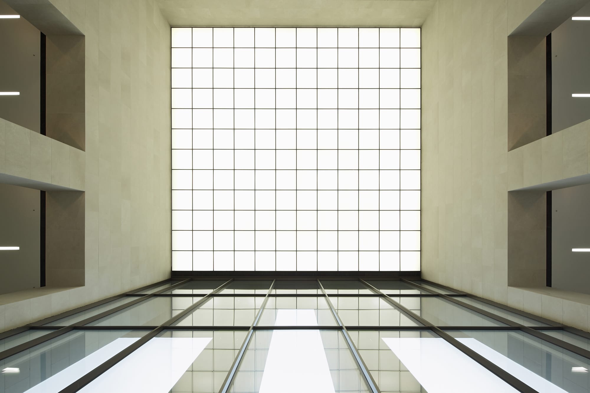 Opernturm Frankfurt — Frankfurt, Germany: lighting design view 3 of 8, by Lichtvision