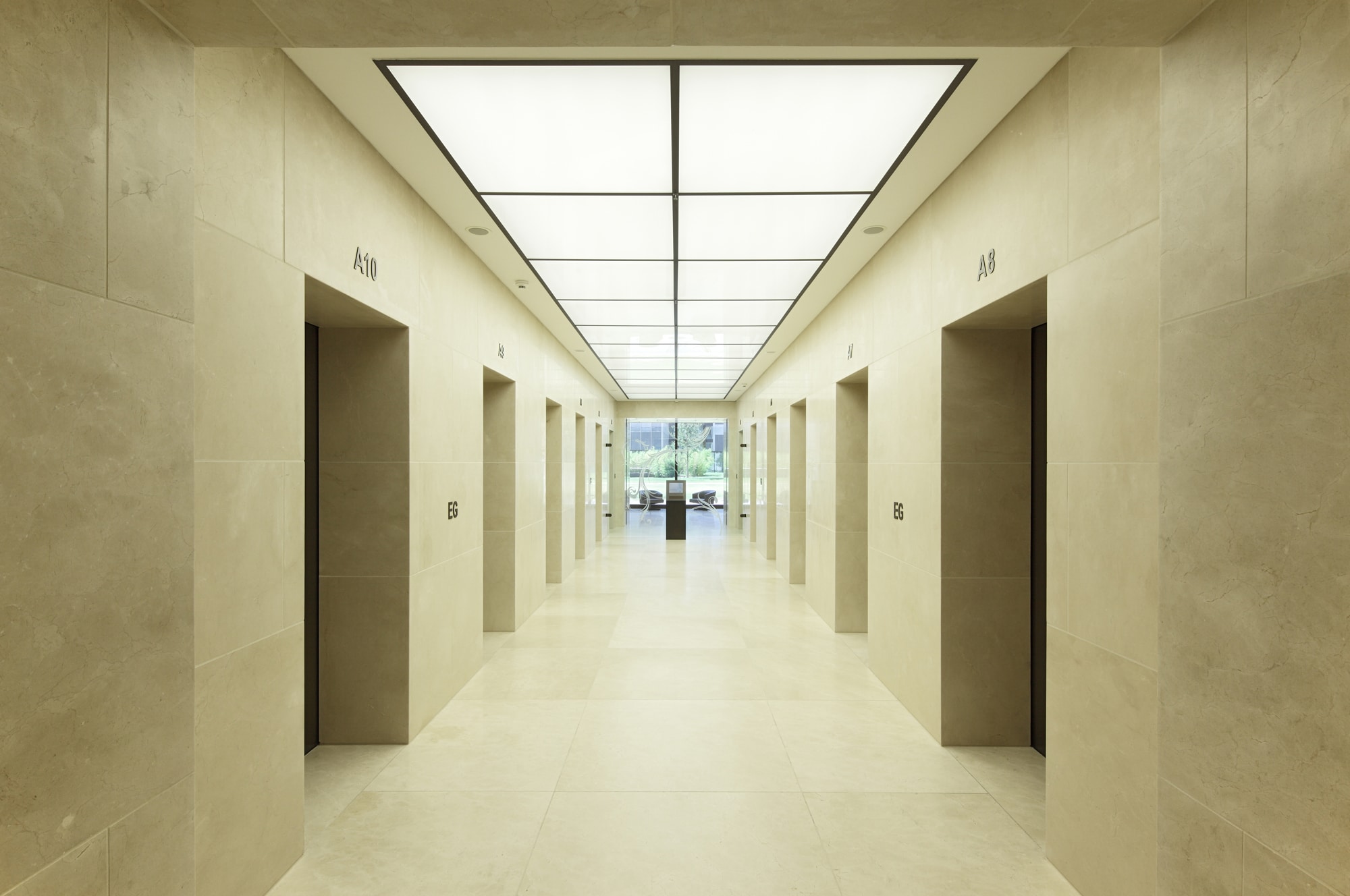 Opernturm Frankfurt — Frankfurt, Germany: lighting design view 2 of 8, by Lichtvision