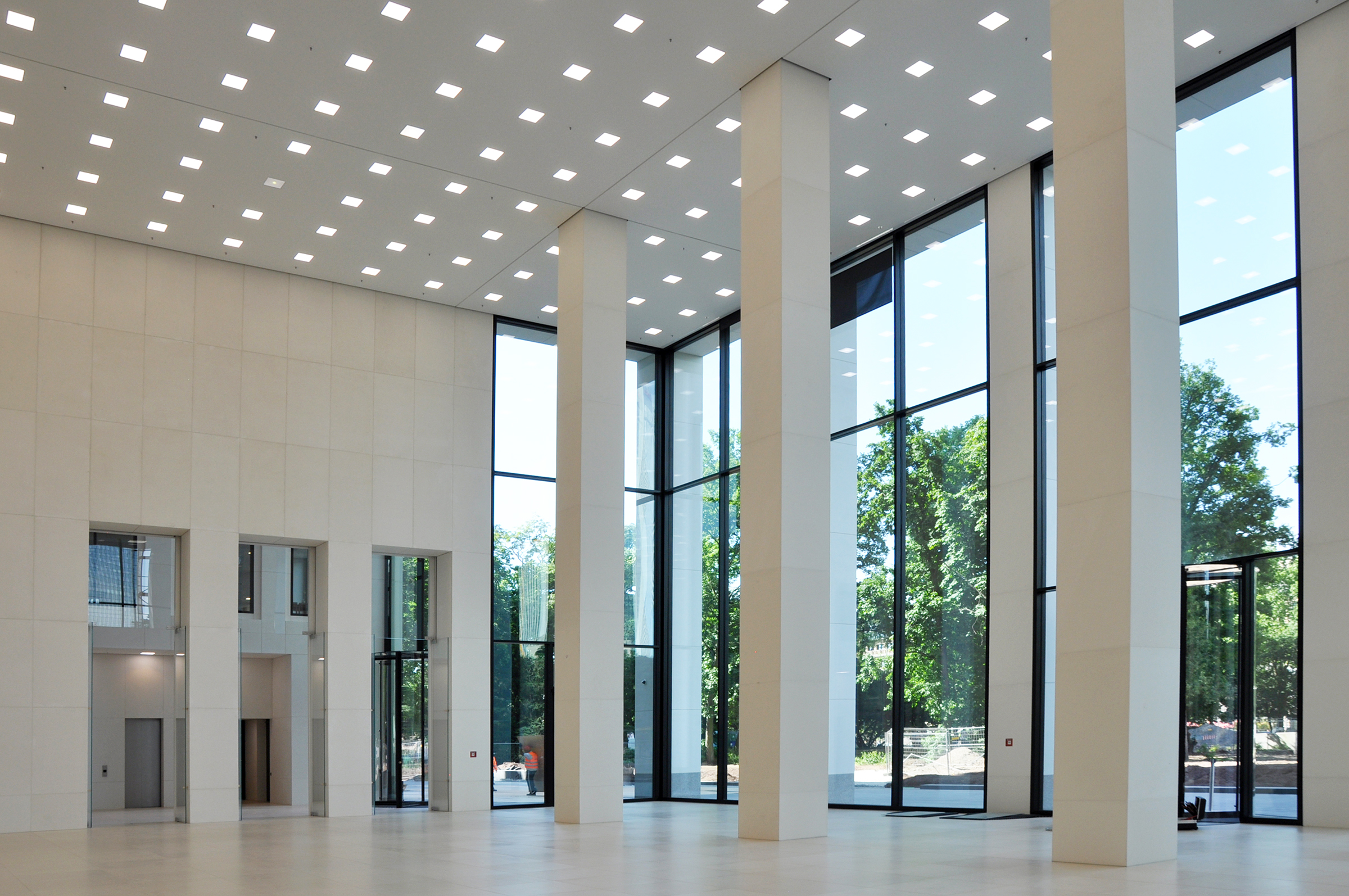 Taunusturm — Frankfurt, Deutschland: architektonische Lichtplanung von Lichtvision (Architektur von Gruber + Kleine-Kraneburg)