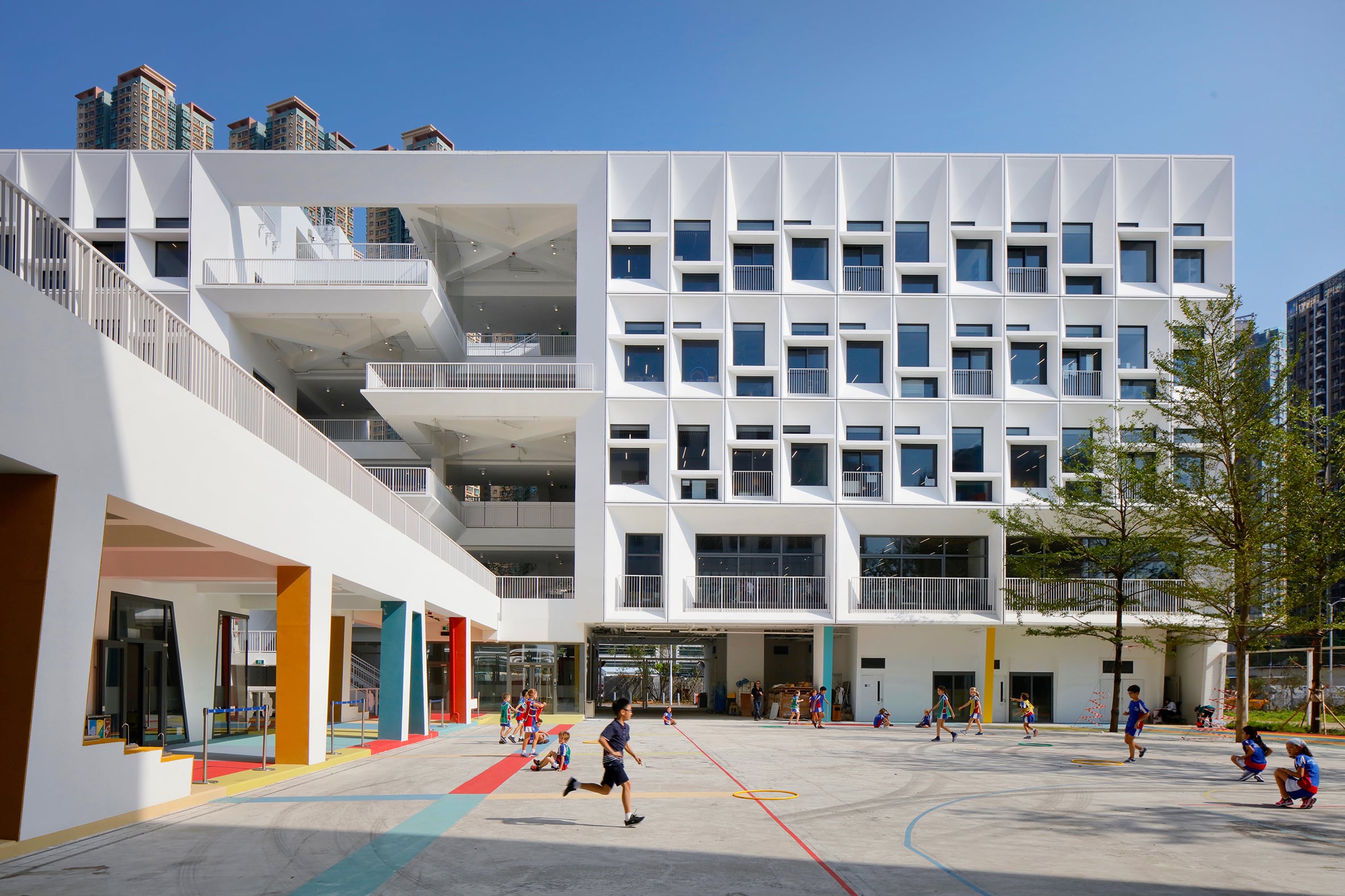 French International School — Hong Kong, China: iluminación, vista 10 de 11, de Lichtvision