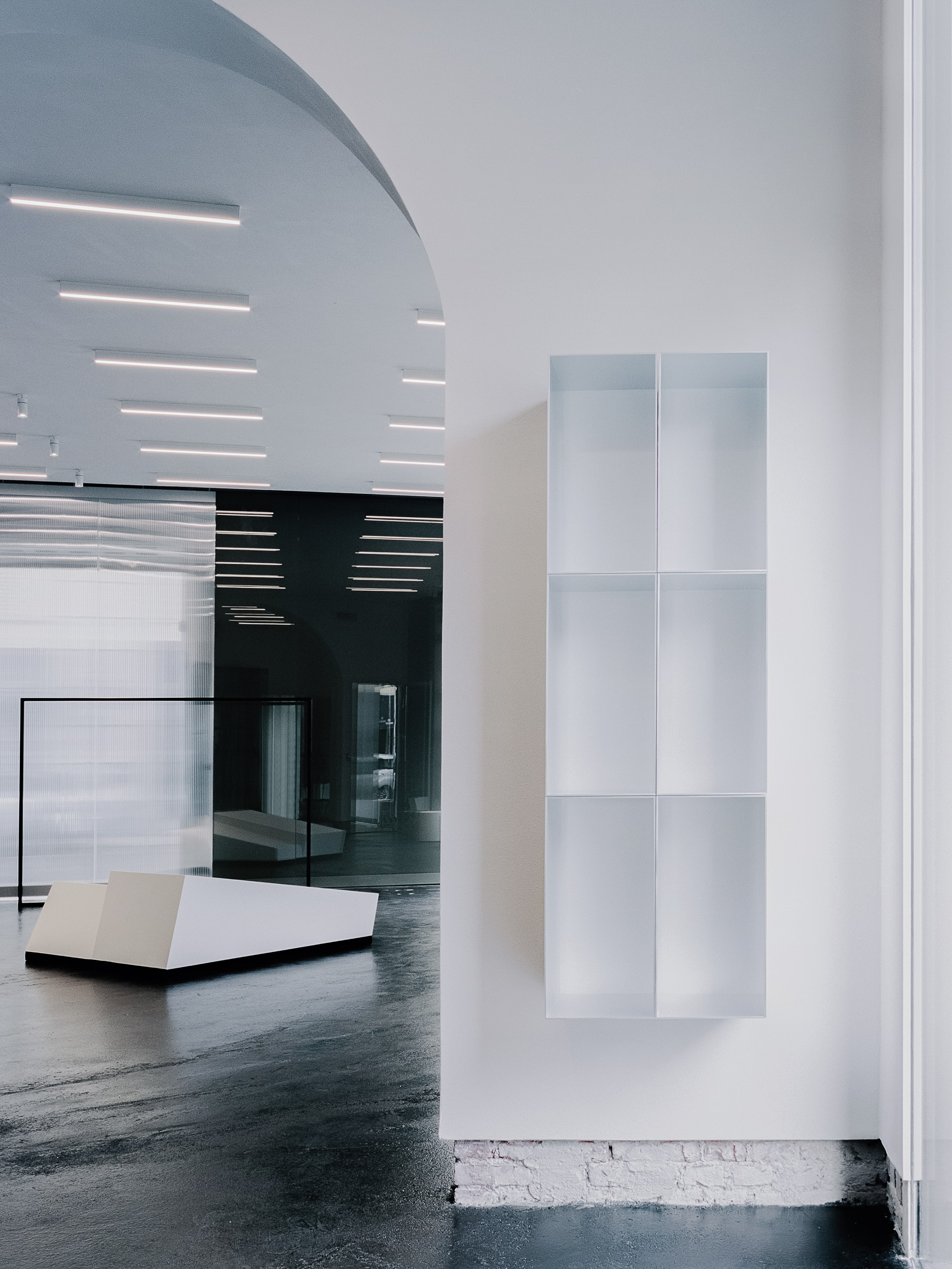 Antonioli Store — Milan, Italy: architektonische Lichtplanung von Lichtvision (Architektur von Casper Mueller Kneer)