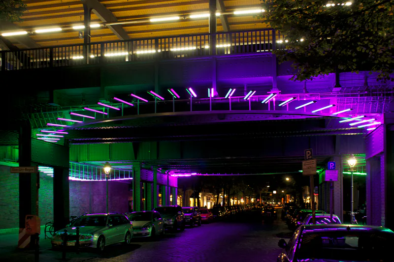 Light Installation in the Bleibtreustrasse — Berlín, Alemania: iluminación, vista 1 de 3, de Lichtvision