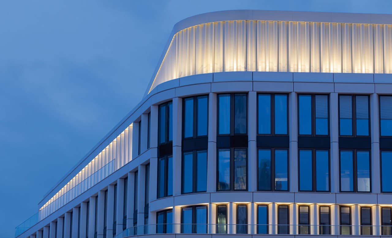 Zoom Berlin - Facade Lighting Design — Berlín, Alemania: diseño de iluminación arquitectónica de Lichtvision (arquitectura de Hascher Jehle Architektur)