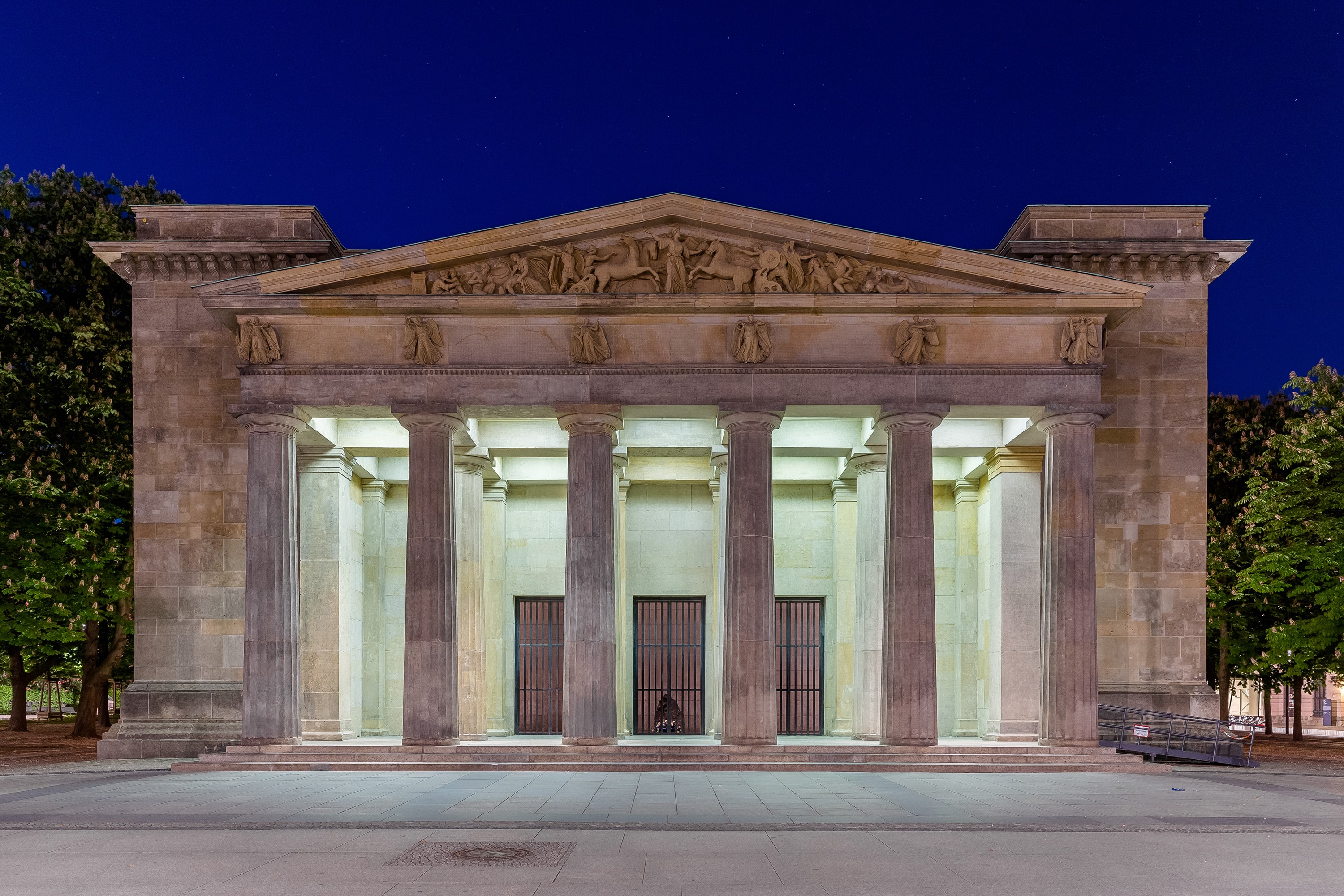Neue Wache — Berlín, Alemania: iluminación, vista 2 de 2, de Lichtvision
