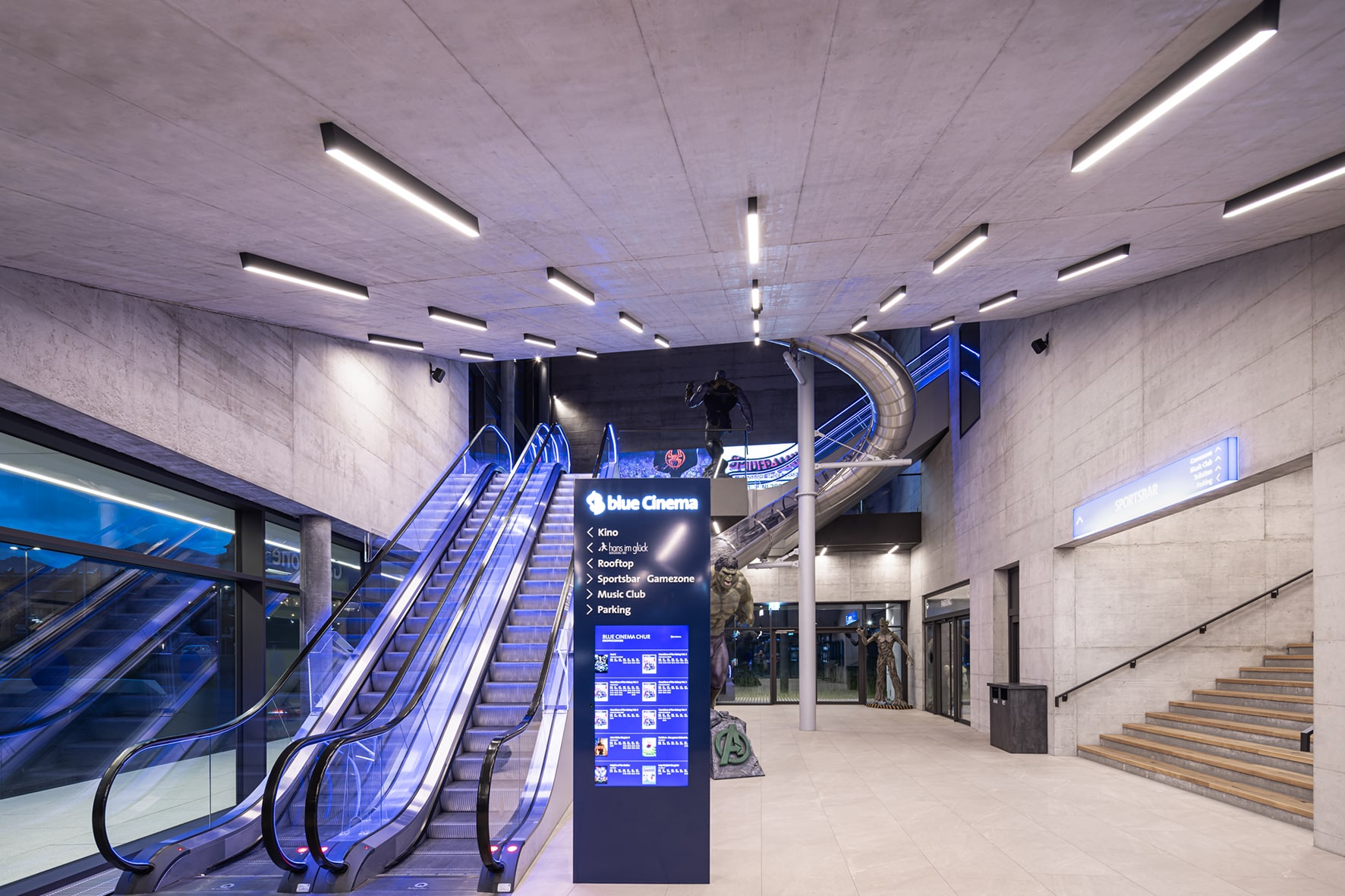 Blue Cinema Chur — Chur, Suiza: iluminación, vista 3 de 9, de Lichtvision