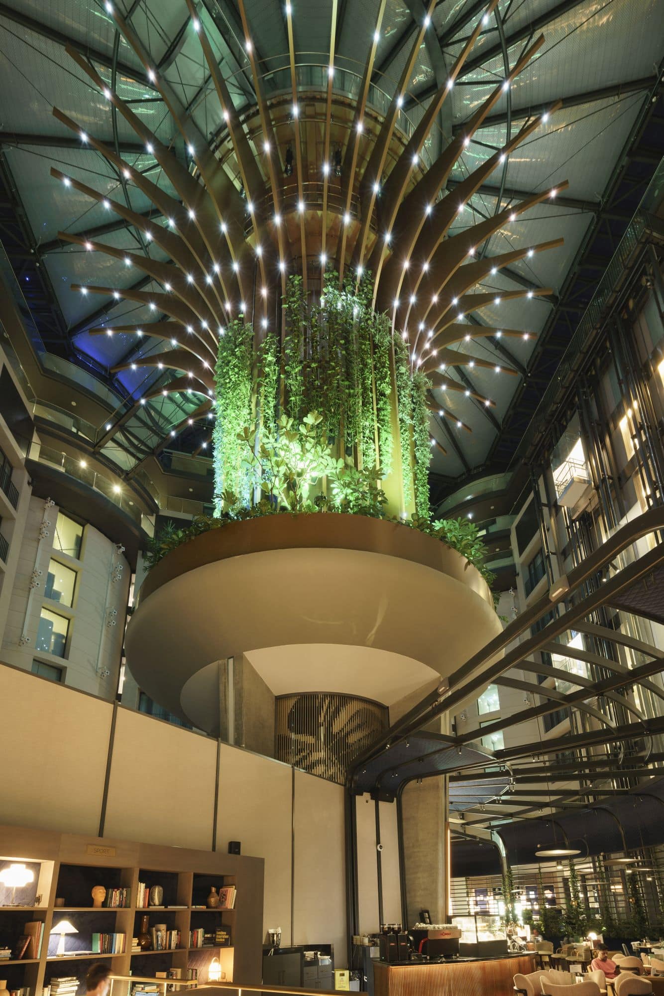 The Living Tree at the Radisson — Berlín, Alemania: iluminación, vista 5 de 6, de Lichtvision