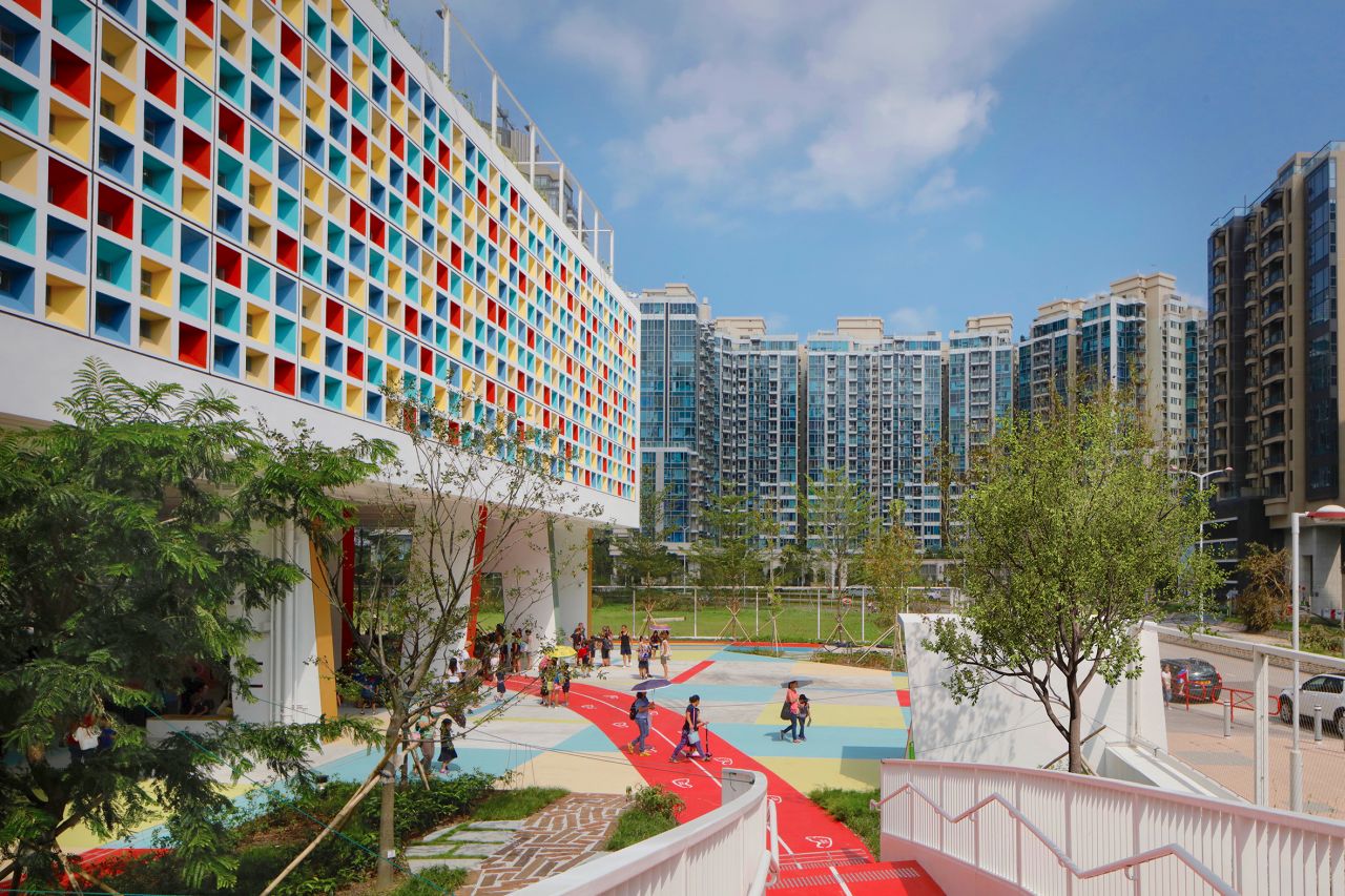 French International School — Hongkong, China: architektonische Lichtplanung von Lichtvision (Architektur von Henning Larsen Architects)