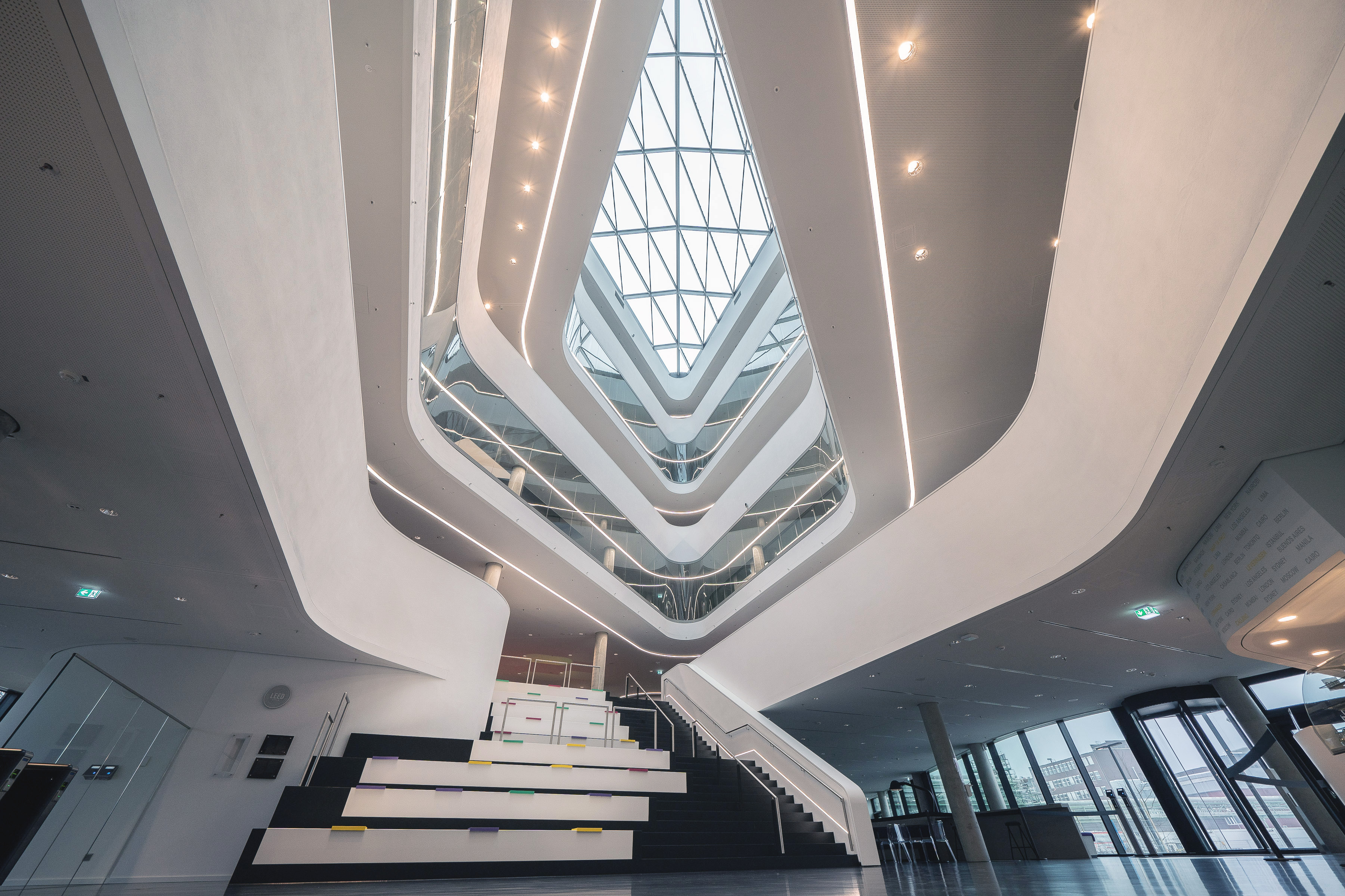 Covestro Headquarters — Leverkusen, Alemania: iluminación, vista 2 de 8, de Lichtvision