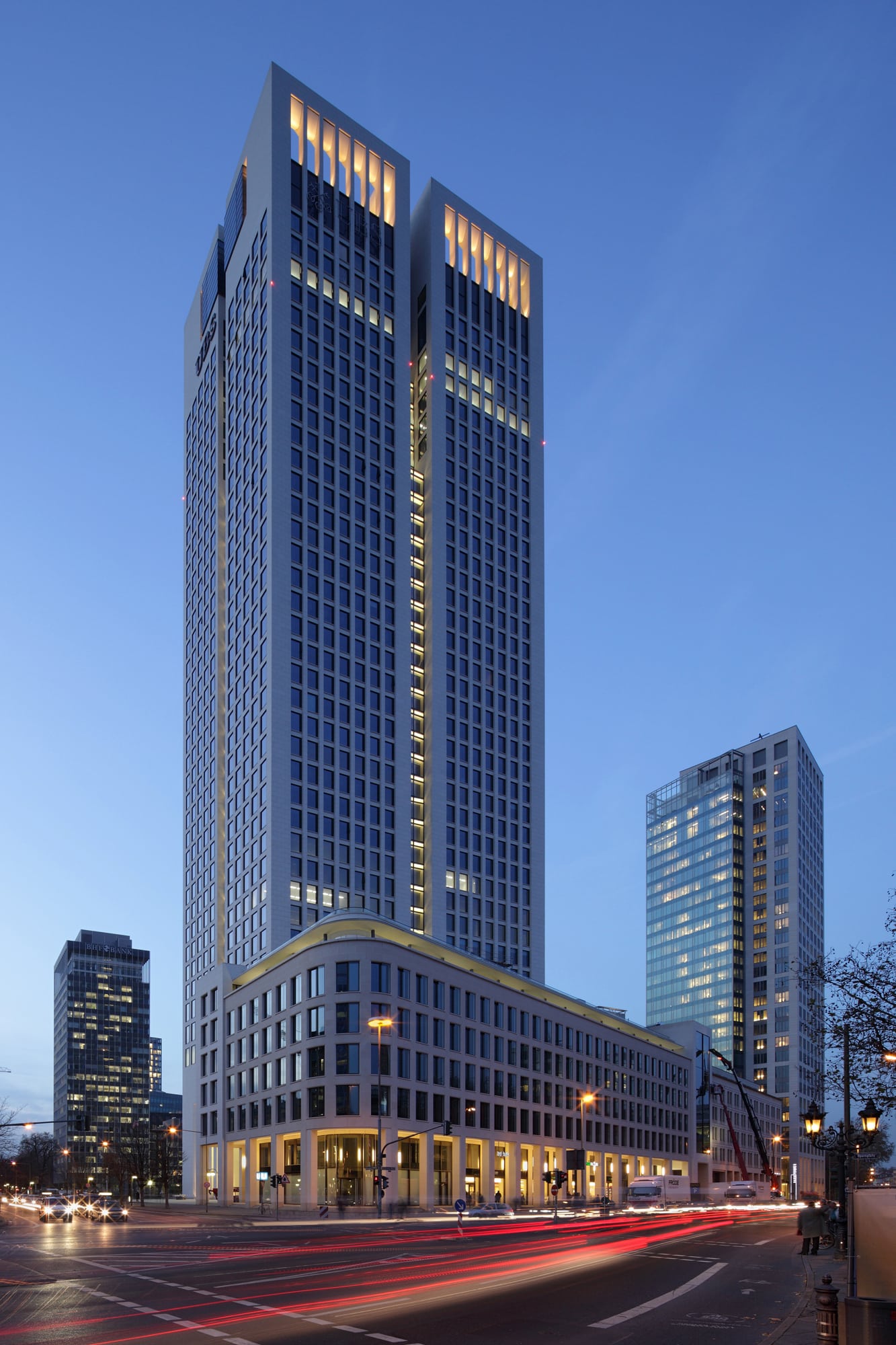 Opernturm Frankfurt — Frankfurt, Germany: lighting design view 5 of 8, by Lichtvision