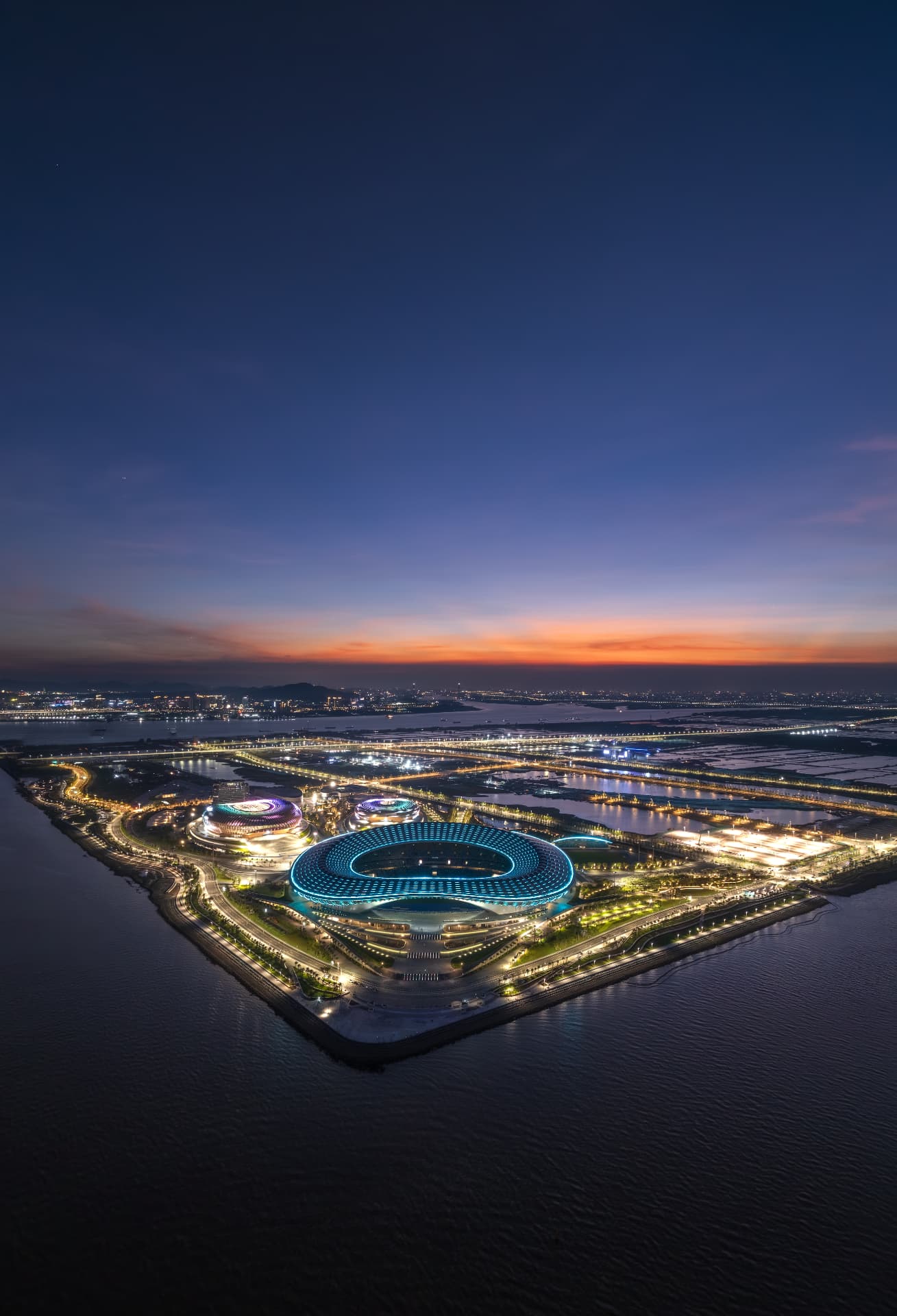 Estadio Nan Sha — Guangzhou, China: Nan Sha Stadium, Guangzhou — panoramic view of the peninsula at twilight