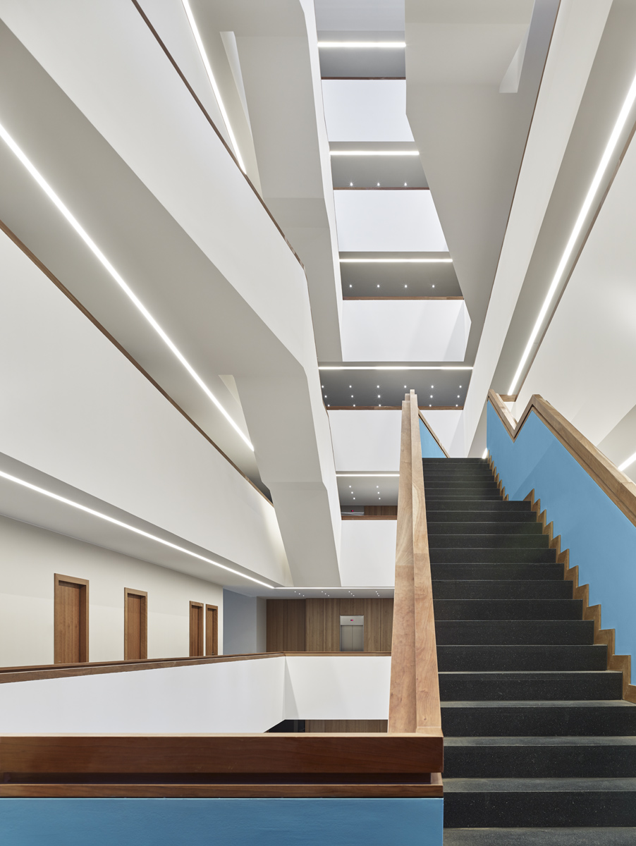 Federal Ministry of Interior — Berlín, Alemania: diseño de iluminación arquitectónica de Lichtvision (arquitectura de Thomas Müller Ivan Reimann Architekten)