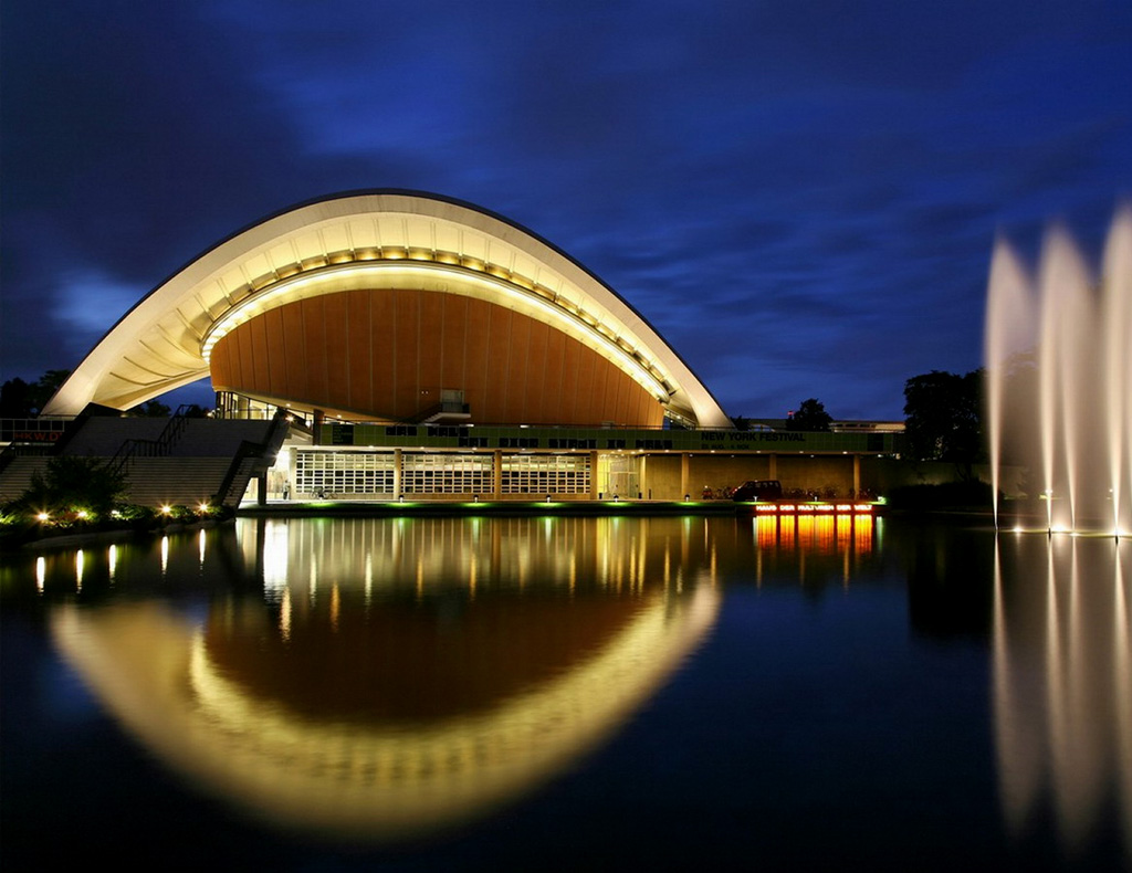 House of the World's Cultures — Berlín, Alemania: diseño de iluminación arquitectónica de Lichtvision (arquitectura de FHW Architekten)