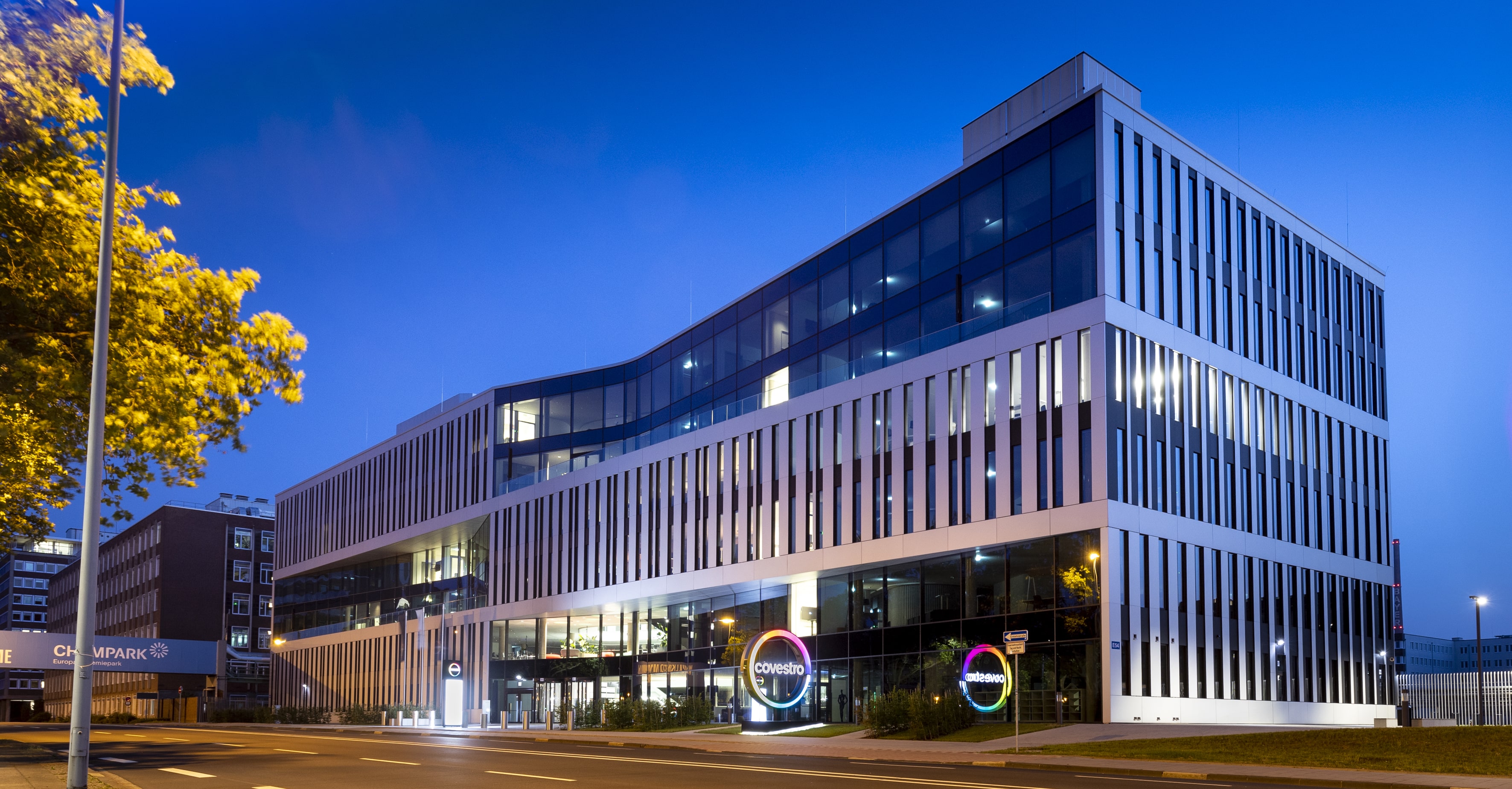 Covestro Headquarters — Leverkusen, Alemania: iluminación, vista 8 de 8, de Lichtvision