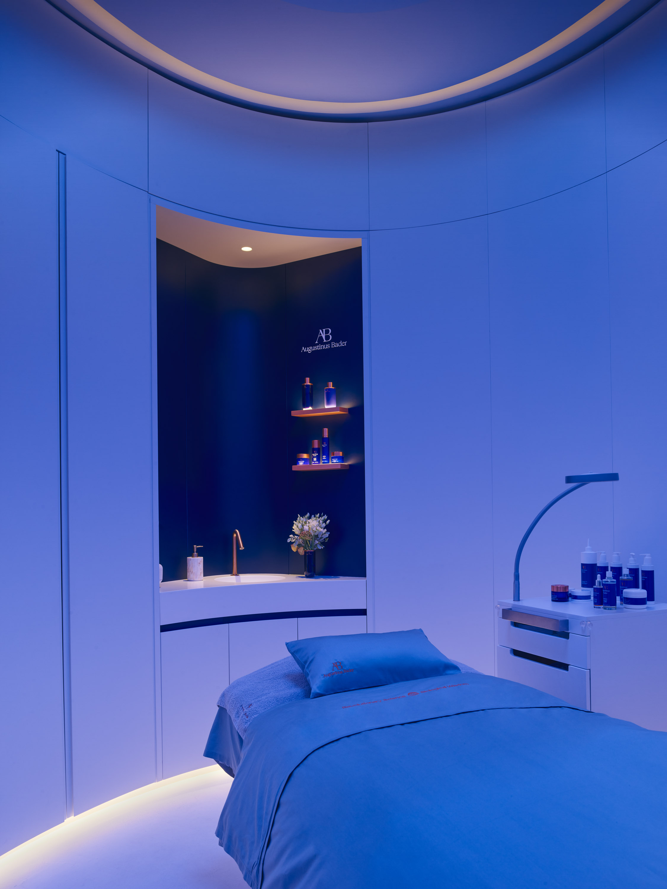 AUGUSTINUS BADER x LANSERHOF — London, United Kingdom: lighting design view 8 of 9, by Lichtvision