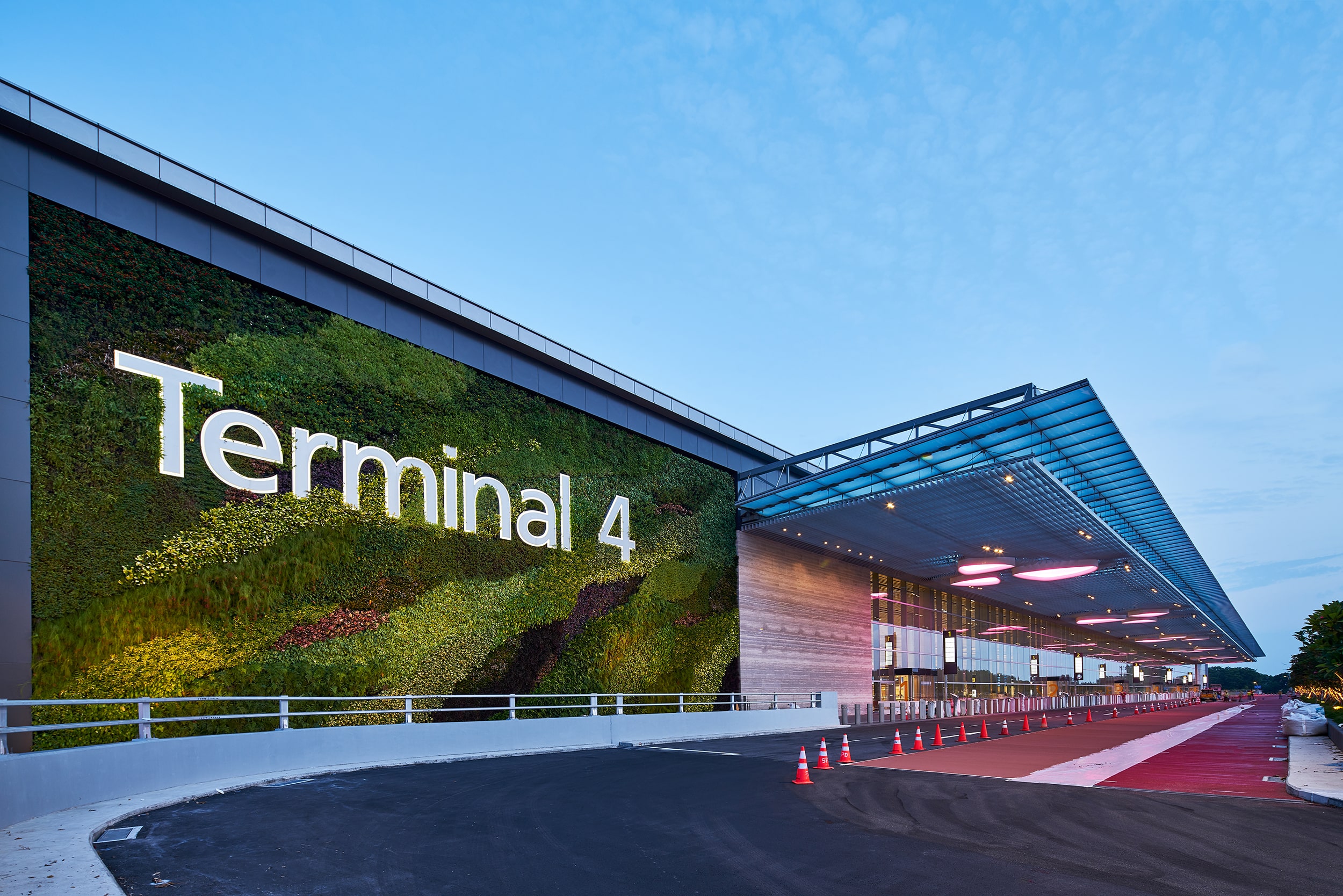 Terminal 4 Changi Airport — Singapur: iluminación, vista 2 de 8, de Lichtvision