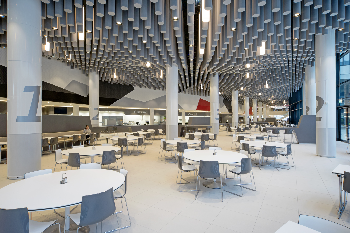 Audi Canteen — Ingolstadt, Deutschland: architektonische Lichtplanung von Lichtvision