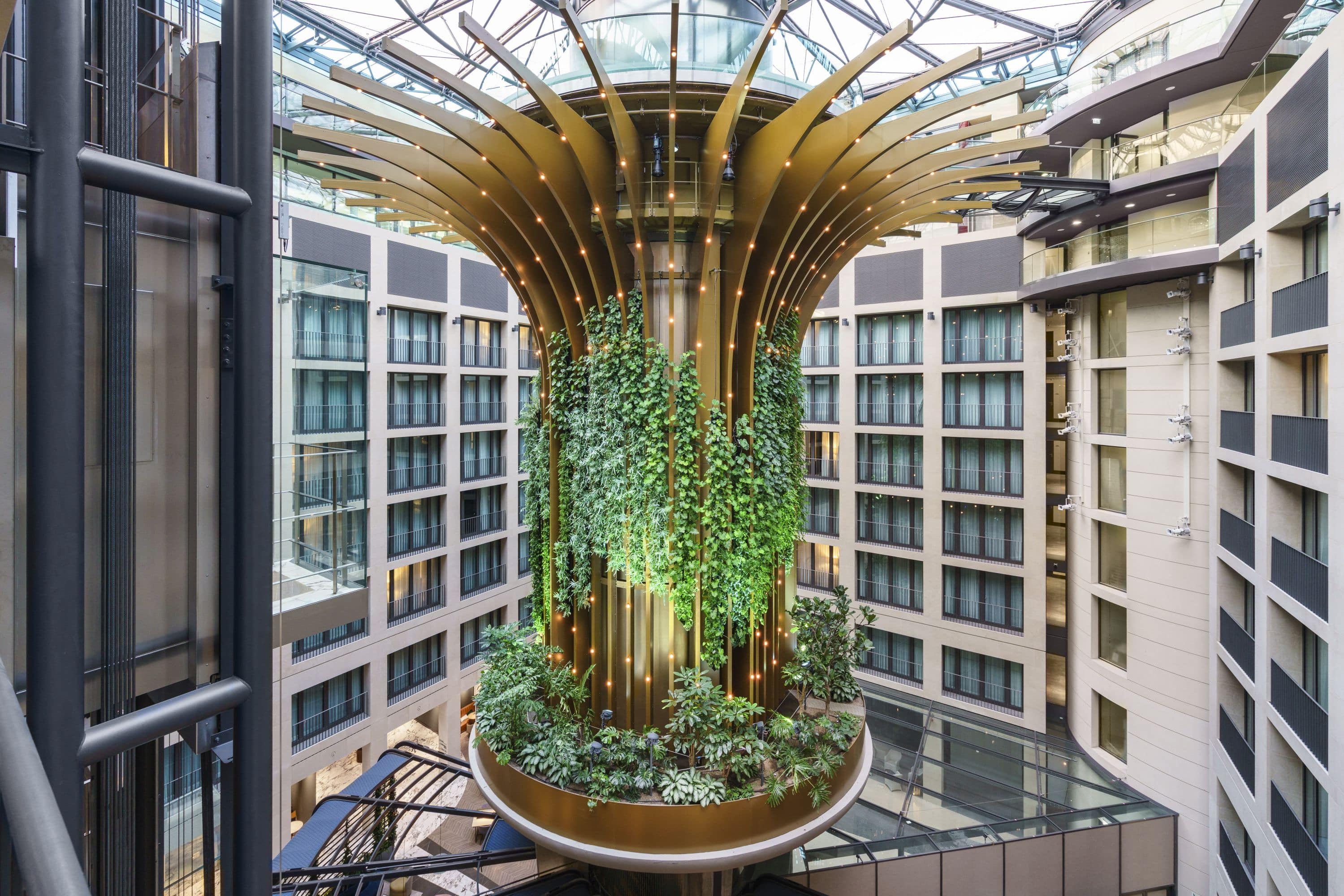 The Living Tree at the Radisson — Berlín, Alemania: iluminación, vista 2 de 6, de Lichtvision