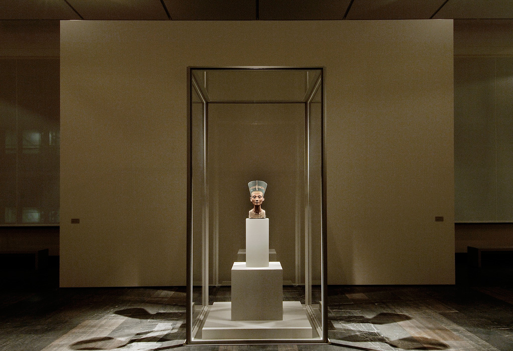 Egyptian Collection Altes Museum — Berlín, Alemania: diseño de iluminación arquitectónica de Lichtvision (arquitectura de Hilmer Sattler Albrecht Architekten)