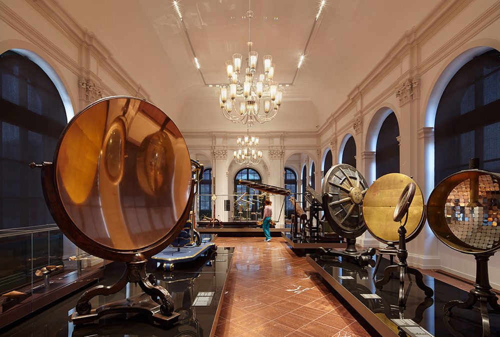 MATHEMATISCH PHYSIKALISCHER SALON, ZWINGER